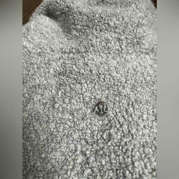 Lululemon So Sherpa cropped grey boucle jacket women’s size 6 - Picture 8 of 10